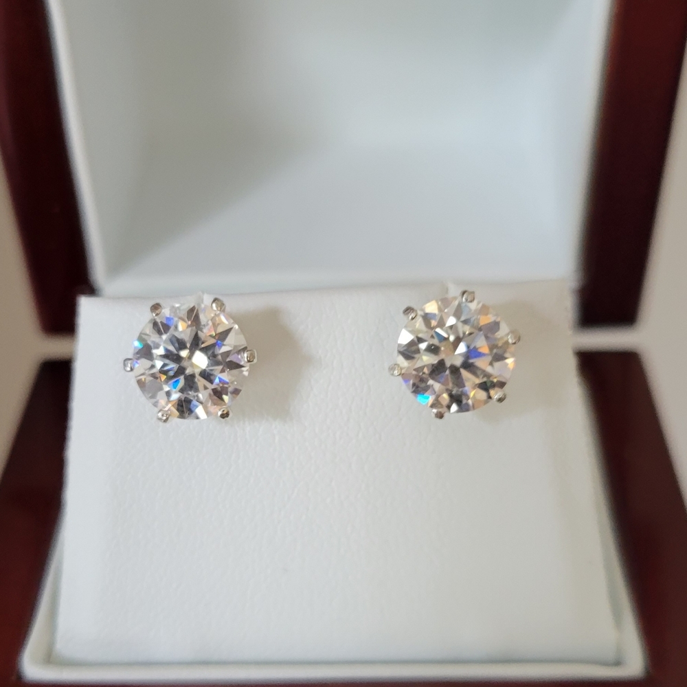 New 4ct Beautiful Moissanite Diamonds Stud Earrings - Picture 1 of 11